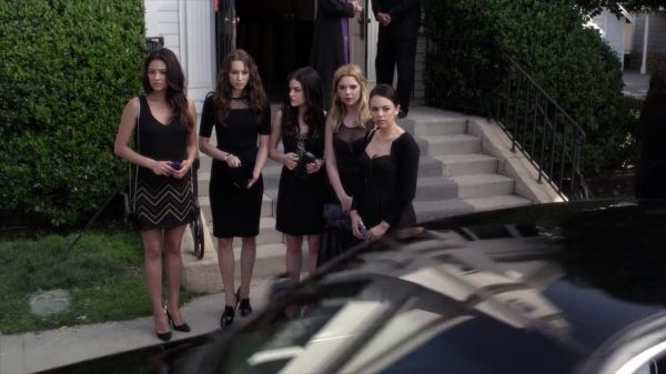 PLL_S04E01_720p_JACK_Up_DownloadSeriesHere_2556.jpg