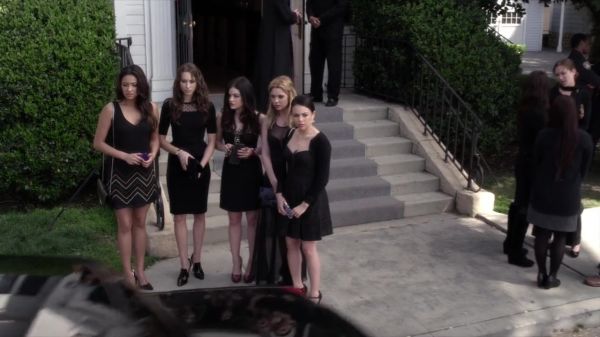 PLL_S04E01_720p_JACK_Up_DownloadSeriesHere_2557.jpg