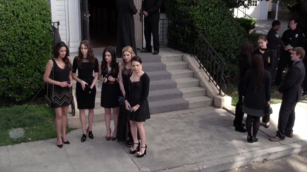 PLL_S04E01_720p_JACK_Up_DownloadSeriesHere_2558.jpg