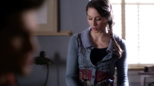 PLL_S04E03_720p_JACK_Up_DownloadSeriesHere_0579.jpg