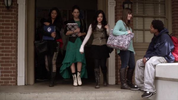 PLL_S04E03_720p_JACK_Up_DownloadSeriesHere_0911.jpg