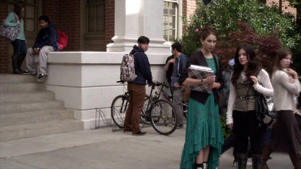 PLL_S04E03_720p_JACK_Up_DownloadSeriesHere_1012.jpg