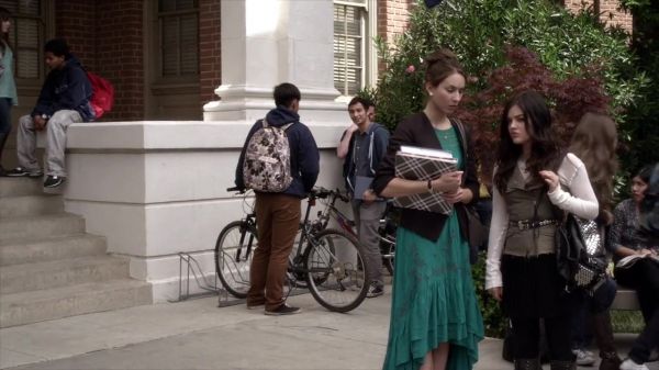 PLL_S04E03_720p_JACK_Up_DownloadSeriesHere_1013.jpg