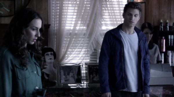 PLL_S04E06_720p_JACK_Up_DownloadSeriesHere_1881.jpg
