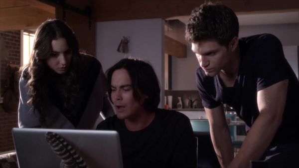 PLL_S04E07_720p_JACK_Up_DownloadSeriesHere_2050.jpg
