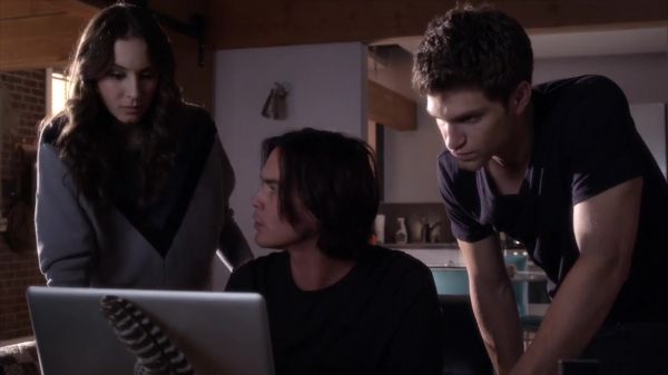 PLL_S04E07_720p_JACK_Up_DownloadSeriesHere_2052.jpg