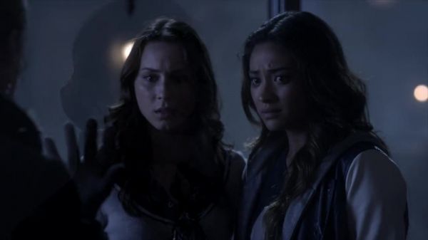 PLL_S04E12_720p_JACK_Up_DownloadSeriesHere_2299.jpg