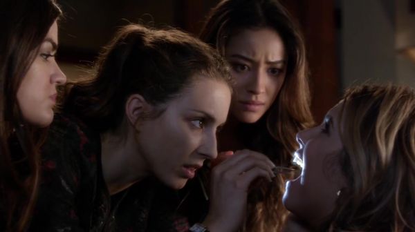 PLL_S04E17_720p_JACK_Up_DownloadSeriesHere_2494.jpg