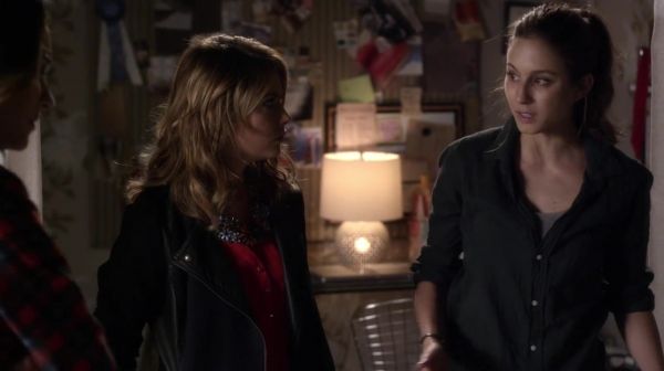 PLL_S04E18_720p_JACK_Up_DownloadSeriesHere_2296.jpg