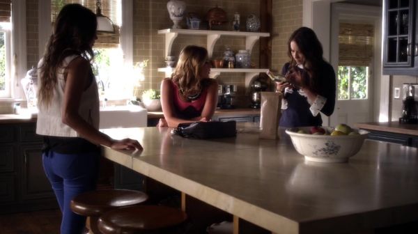 PLL_S04E19_720p_JACK_Up_DownloadSeriesHere_0167.jpg