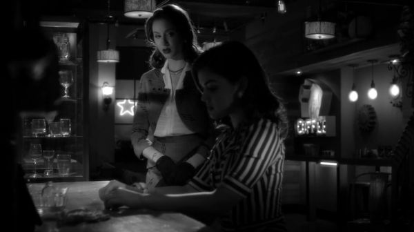 PLL_S04E19_720p_JACK_Up_DownloadSeriesHere_1869.jpg