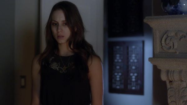 PLL_S04E21_720p_JACK_Up_DownloadSeriesHere_2420.jpg