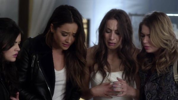 PLL_S04E23_720p_JACK_Up_DownloadSeriesHere_2396.jpg