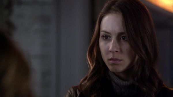 PLL_S04E24_720p_JACK_Up_DownloadSeriesHere_0189.jpg