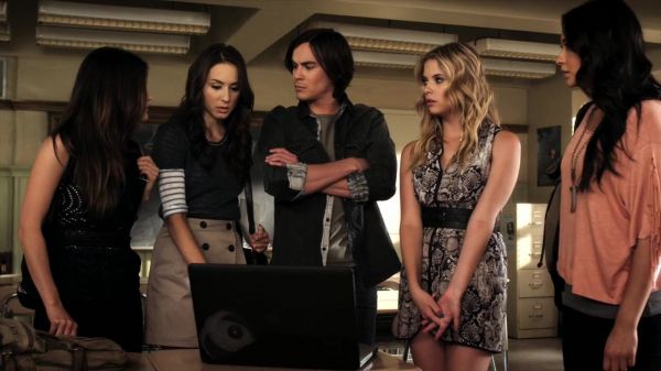 Pretty_Little_Liars_S02x15_720p_Bluray_Dual_PauloADM_1290.jpg