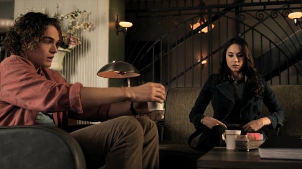Pretty_Little_Liars_S02x16_720p_Bluray_Dual_PauloADM_1278.jpg