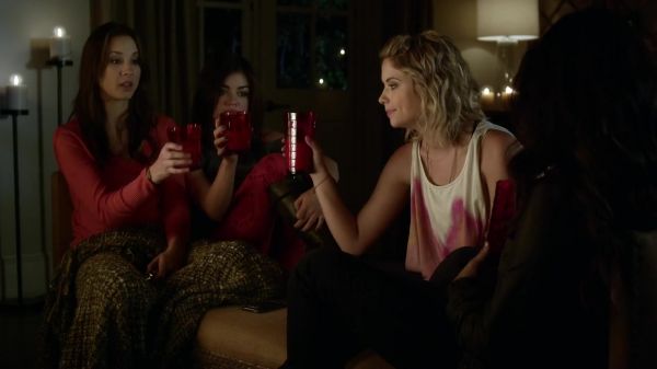 Pretty_Little_Liars_S03E01_BluRay_Rip_720p_Dual_Audio_WWW_TORRENTDOSFILMES_COM_0192.jpg