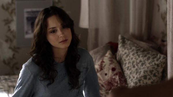Pretty_Little_Liars_S03E01_BluRay_Rip_720p_Dual_Audio_WWW_TORRENTDOSFILMES_COM_1221.jpg