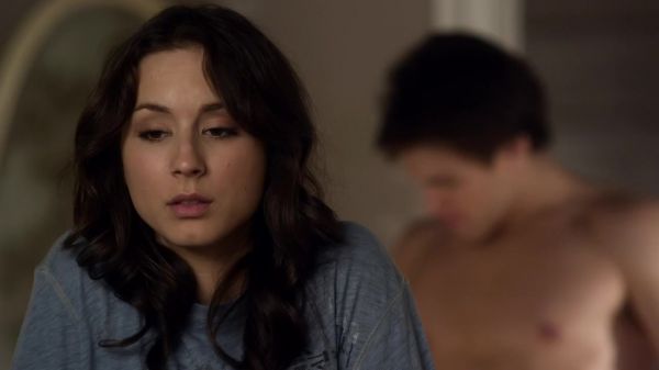 Pretty_Little_Liars_S03E01_BluRay_Rip_720p_Dual_Audio_WWW_TORRENTDOSFILMES_COM_1291.jpg