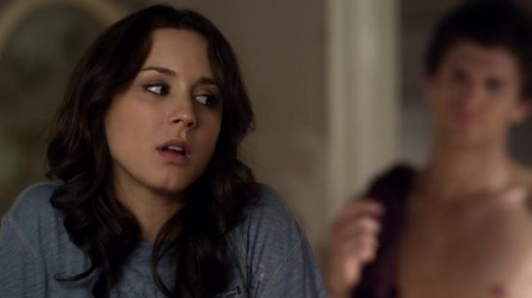Pretty_Little_Liars_S03E01_BluRay_Rip_720p_Dual_Audio_WWW_TORRENTDOSFILMES_COM_1300.jpg
