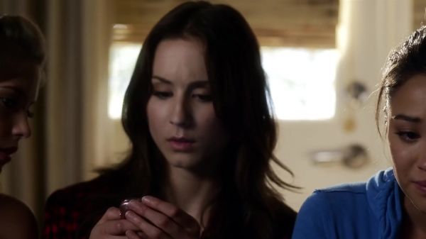 Pretty_Little_Liars_S03E01_BluRay_Rip_720p_Dual_Audio_WWW_TORRENTDOSFILMES_COM_2389.jpg