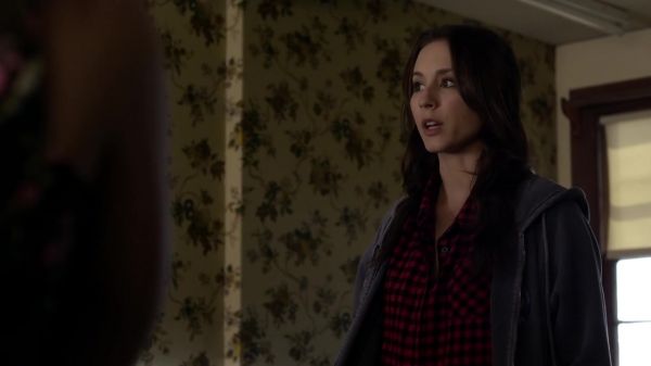 Pretty_Little_Liars_S03E01_BluRay_Rip_720p_Dual_Audio_WWW_TORRENTDOSFILMES_COM_2502.jpg