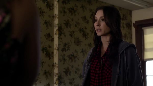 Pretty_Little_Liars_S03E01_BluRay_Rip_720p_Dual_Audio_WWW_TORRENTDOSFILMES_COM_2503.jpg