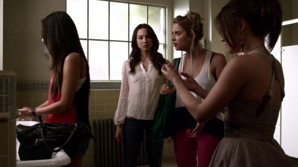 Pretty_Little_Liars_S03E02_BluRay_Rip_720p_Dual_Audio_WWW_TORRENTDOSFILMES_COM_0116.jpg