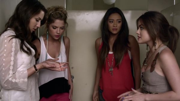 Pretty_Little_Liars_S03E02_BluRay_Rip_720p_Dual_Audio_WWW_TORRENTDOSFILMES_COM_0146.jpg