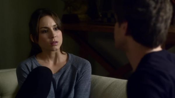 Pretty_Little_Liars_S03E02_BluRay_Rip_720p_Dual_Audio_WWW_TORRENTDOSFILMES_COM_0892.jpg