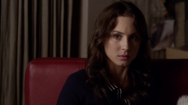 Pretty_Little_Liars_S03E02_BluRay_Rip_720p_Dual_Audio_WWW_TORRENTDOSFILMES_COM_1420.jpg