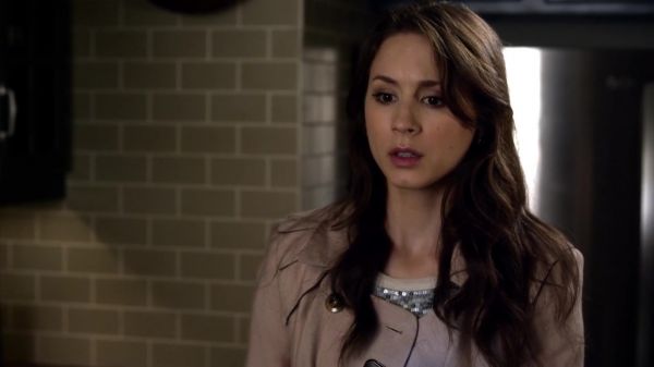 Pretty_Little_Liars_S03E04_BluRay_Rip_720p_Dual_Audio_WWW_TORRENTDOSFILMES_COM_1684.jpg
