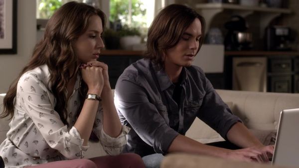 Pretty_Little_Liars_S03E08_BluRay_Rip_720p_Dual_Audio_WWW_TORRENTDOSFILMES_COM_1419.jpg