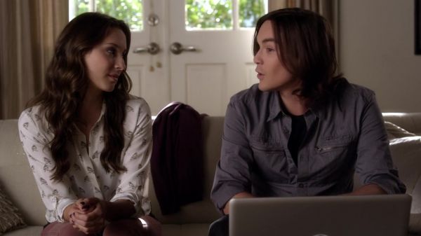 Pretty_Little_Liars_S03E08_BluRay_Rip_720p_Dual_Audio_WWW_TORRENTDOSFILMES_COM_1454.jpg