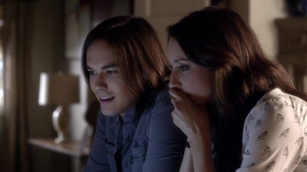 Pretty_Little_Liars_S03E08_BluRay_Rip_720p_Dual_Audio_WWW_TORRENTDOSFILMES_COM_1586.jpg