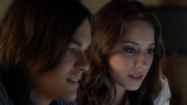 Pretty_Little_Liars_S03E08_BluRay_Rip_720p_Dual_Audio_WWW_TORRENTDOSFILMES_COM_1590.jpg