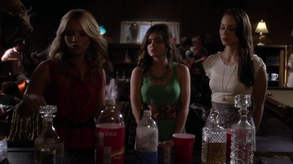 Pretty_Little_Liars_S03E09_BluRay_Rip_720p_Dual_Audio_WWW_TORRENTDOSFILMES_COM_1152.jpg