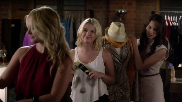 Pretty_Little_Liars_S03E11_BluRay_Rip_720p_Dual_Audio_WWW_TORRENTDOSFILMES_COM_1720.jpg