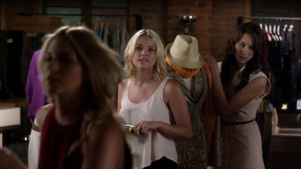 Pretty_Little_Liars_S03E11_BluRay_Rip_720p_Dual_Audio_WWW_TORRENTDOSFILMES_COM_1721.jpg