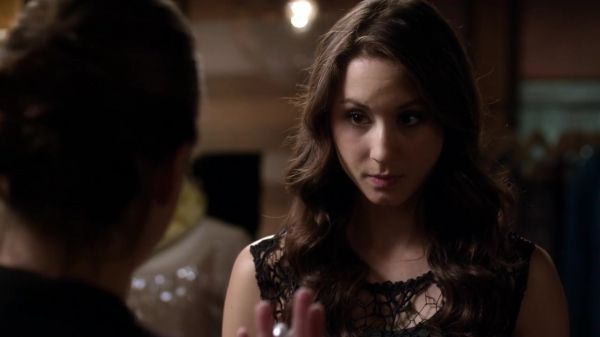 Pretty_Little_Liars_S03E11_BluRay_Rip_720p_Dual_Audio_WWW_TORRENTDOSFILMES_COM_1956.jpg