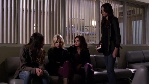 Pretty_Little_Liars_S03E12_BluRay_Rip_720p_Dual_Audio_WWW_TORRENTDOSFILMES_COM_2426.jpg