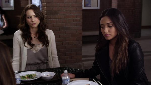 Pretty_Little_Liars_S03E15_BluRay_Rip_720p_Dual_Audio_WWW_TORRENTDOSFILMES_COM_0960.jpg