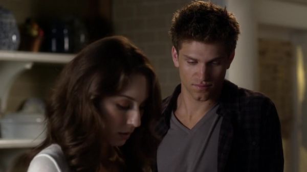 Pretty_Little_Liars_S03E15_BluRay_Rip_720p_Dual_Audio_WWW_TORRENTDOSFILMES_COM_1301.jpg