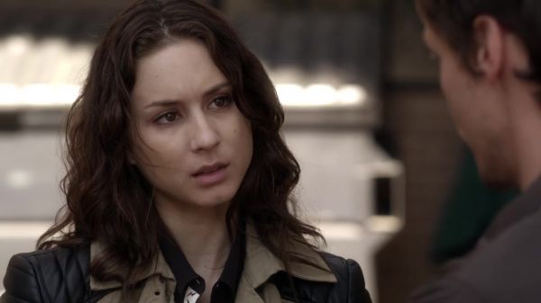 Pretty_Little_Liars_S03E18_BluRay_Rip_720p_Dual_Audio_WWW_TORRENTDOSFILMES_COM_1912.jpg