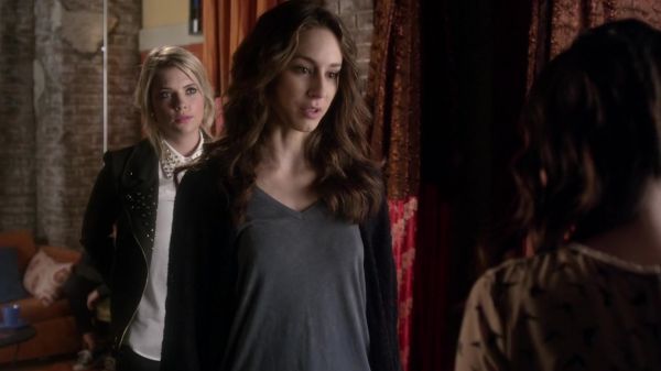 Pretty_Little_Liars_S03E21_BluRay_Rip_720p_Dual_Audio_WWW_TORRENTDOSFILMES_COM_0825.jpg