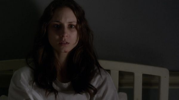 Pretty_Little_Liars_S03E22_BluRay_Rip_720p_Dual_Audio_WWW_TORRENTDOSFILMES_COM_0926.jpg