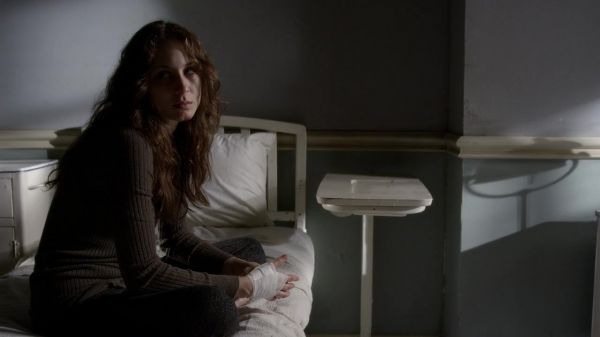 Pretty_Little_Liars_S03E22_BluRay_Rip_720p_Dual_Audio_WWW_TORRENTDOSFILMES_COM_1321.jpg
