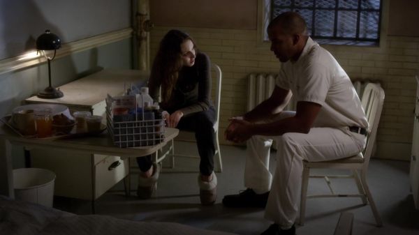 Pretty_Little_Liars_S03E22_BluRay_Rip_720p_Dual_Audio_WWW_TORRENTDOSFILMES_COM_1420.jpg