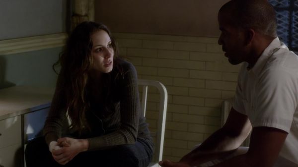 Pretty_Little_Liars_S03E22_BluRay_Rip_720p_Dual_Audio_WWW_TORRENTDOSFILMES_COM_1441.jpg