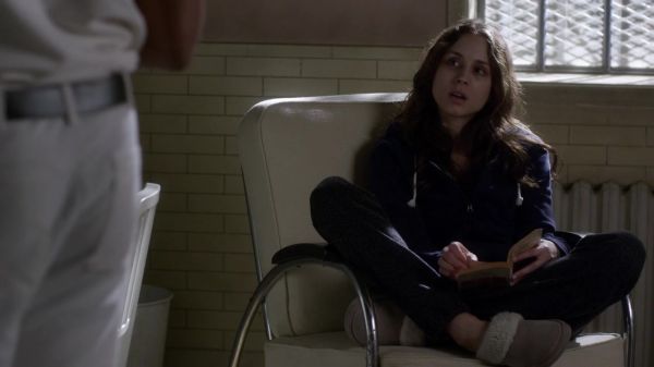 Pretty_Little_Liars_S03E23_BluRay_Rip_720p_Dual_Audio_WWW_TORRENTDOSFILMES_COM_1281.jpg